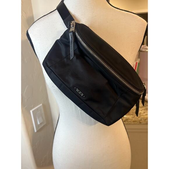 Tumi Black Unisex Slim Waist Pack - Picture 1 of 5